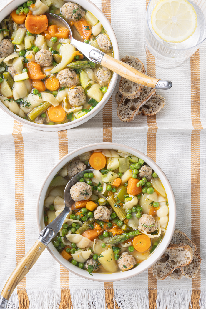 Lente minestrone met (kip)gehaktballetjes