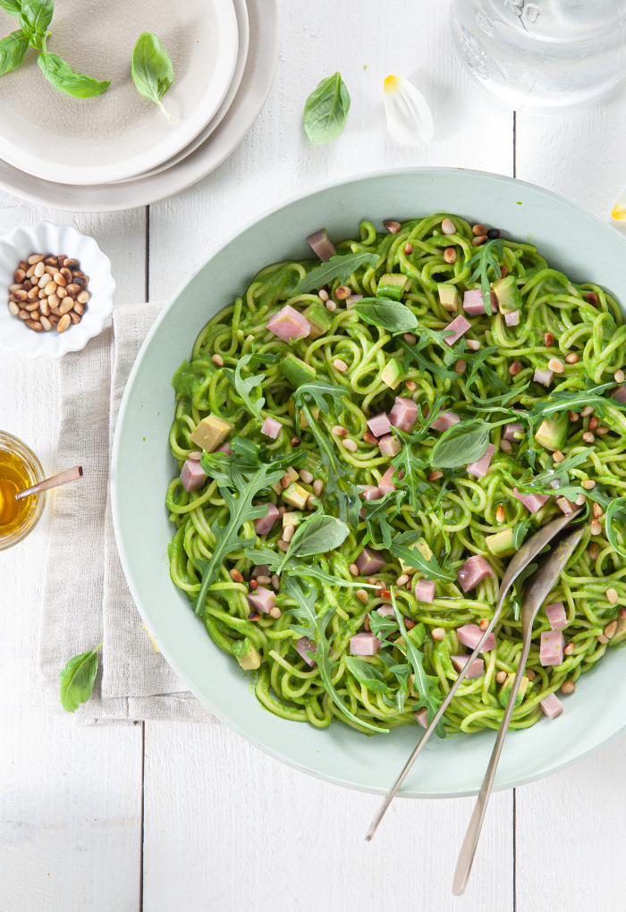 Pasta met avocadosaus en&nbsp;ham