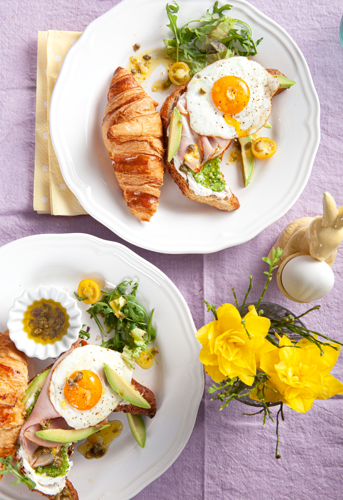 Goed belegde croissantjes