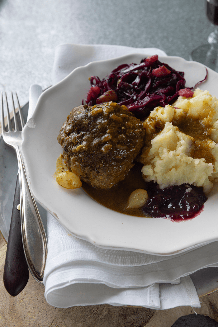 Rode kool met puree en een&nbsp;gehaktbal